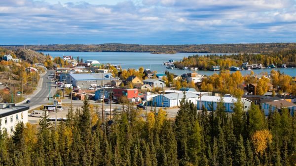 After issuing a call for tenders last month, the GNWT has announced that two retailers have been chosen to open private retail cannabis stores in Yellowknife.