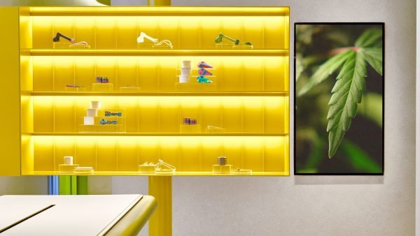 ﻿ With more retailers sprouting up daily, leaving customers with more options than information, why should customers walk through your doors?