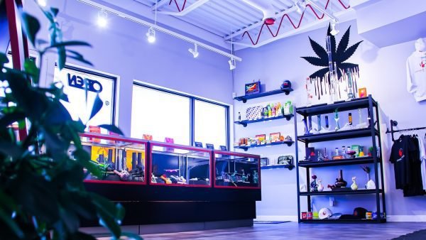 ﻿ Atomic Flower Cannabis in Winnipeg, Manitoba operates on three pillars: customer service, craft cannabis, and language services.
