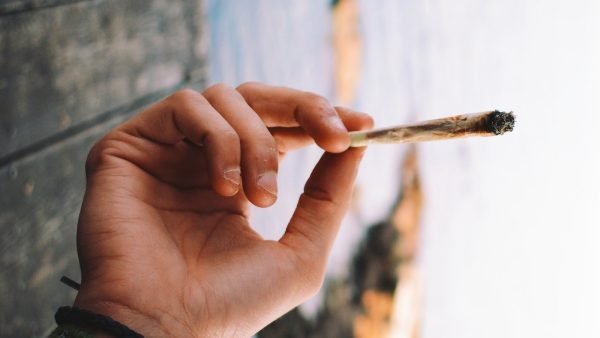 ﻿ Cannabis flower quality can be assessed by a physical analysis, or by an adopted method from cigar culture that includes evaluating burned ash colour.