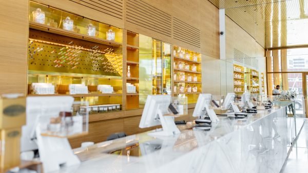 ﻿ The number of cannabis retail stores continues to climb steadily across the country, with now more than 3000 stores in Canada.