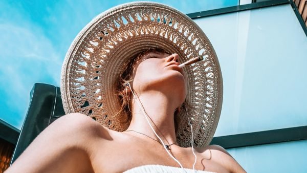 ﻿ Do you most enjoy cannabis during the day or at night? Are you a wake-and-bake type person or a goodnight-toke type? Or maybe you&rsquo;re a bit of both?
